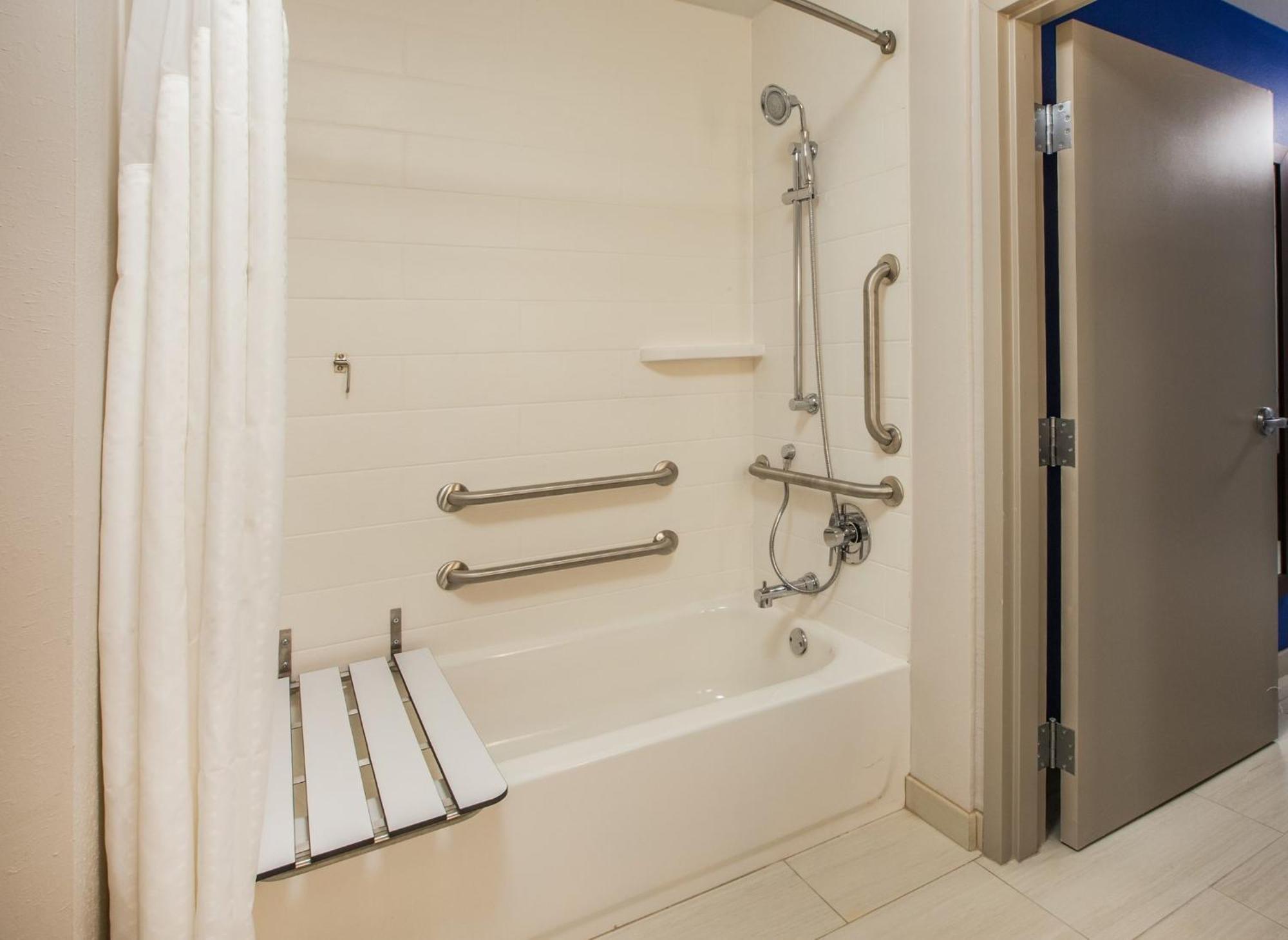 Holiday Inn Express & Suites Buford - Mall Of Georgia By Ihg Bagian luar foto
